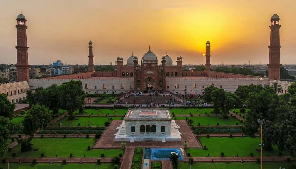 Badshahi Mosque Lahore A Complete Visitor's Guide (2024-26)